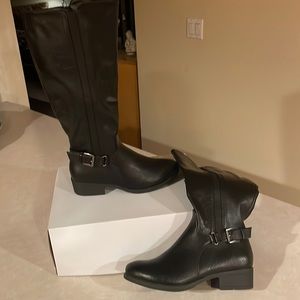 Croft & Barrow Peyote women's knee-high boots for a sleek yet comfortable look.